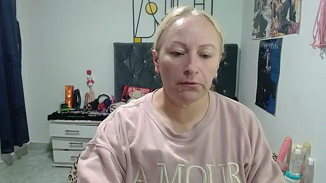 emperabigbootybigass online show from May 2026 12:23:02 PM