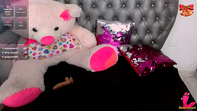 Snapshot of samy__milf chatting on December 2024 04:40:01 AM samy milf online show from December 2024 04:40:01 AM