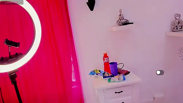 Snapshot of samy__milf chatting on October 2025 07:00:01 PM samy milf online show from October 2025 07:00:01 PM