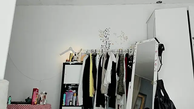 Snapshot of LisaIcon chatting on December 2025 08:04:01 PM LisaIcon online show from December 2025 08:04:01 PM