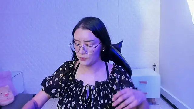 Violetaa diazz online show from July 2026 08:38:01 PM