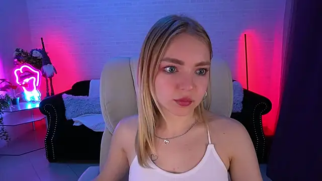 Snapshot of EmilySunshineS chatting on December 2024 09:15:01 PM EmilySunshineS online show from December 2024 09:15:01 PM