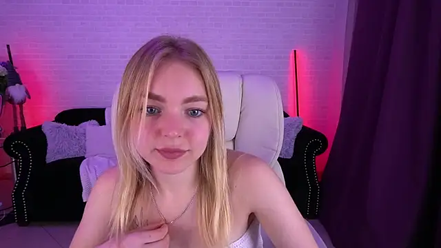 Snapshot of EmilySunshineS chatting on December 2024 10:26:01 PM EmilySunshineS online show from December 2024 10:26:01 PM