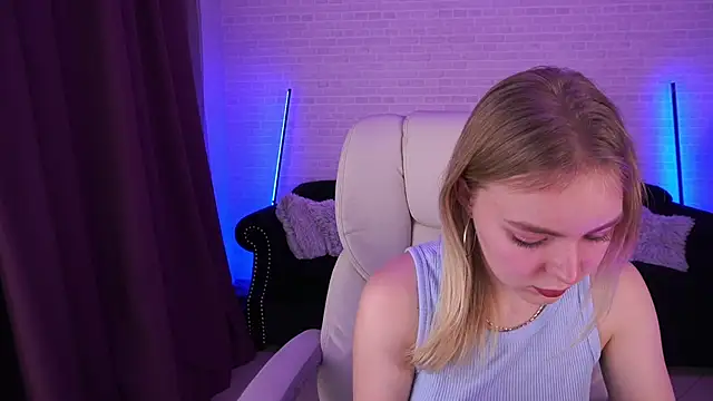 Snapshot of EmilySunshineS chatting on December 2024 10:22:01 PM EmilySunshineS online show from December 2024 10:22:01 PM