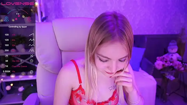 Snapshot of EmilySunshineS chatting on December 2024 03:07:02 AM EmilySunshineS online show from December 2024 03:07:02 AM