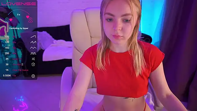 Snapshot of EmilySunshineS chatting on December 2024 04:04:02 AM EmilySunshineS online show from December 2024 04:04:02 AM