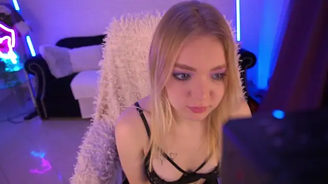 Snapshot of EmilySunshineS chatting on January 2025 10:19:01 PM EmilySunshineS online show from January 2025 10:19:01 PM