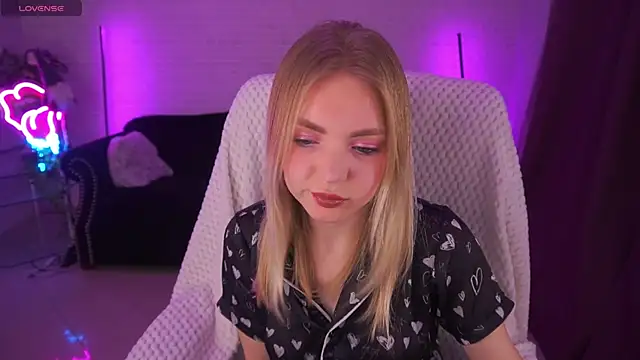 Snapshot of EmilySunshineS chatting on January 2025 09:57:01 PM EmilySunshineS online show from January 2025 09:57:01 PM