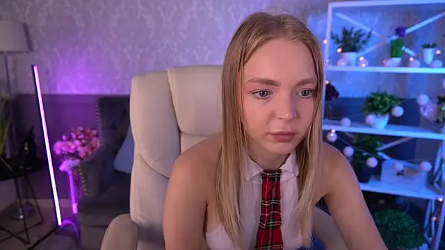 Snapshot of EmilySunshineS chatting on September 2025 06:57:02 AM EmilySunshineS online show from September 2025 06:57:02 AM