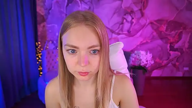 Snapshot of EmilySunshineS chatting on September 2025 06:24:01 AM EmilySunshineS online show from September 2025 06:24:01 AM