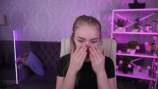 Snapshot of EmilySunshineS chatting on September 2025 06:06:02 AM EmilySunshineS online show from September 2025 06:06:02 AM