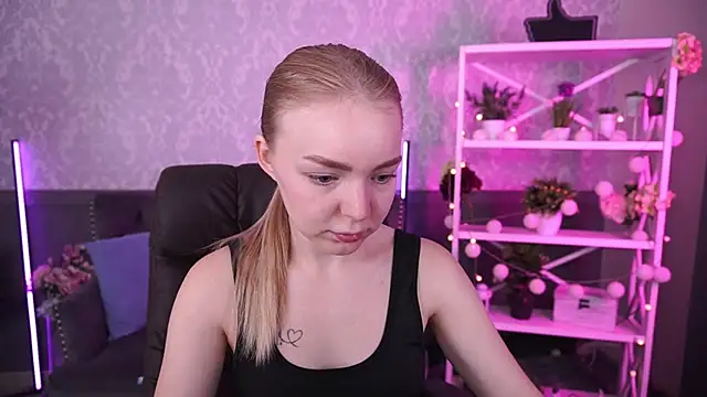 Snapshot of EmilySunshineS chatting on September 2025 06:06:01 AM EmilySunshineS online show from September 2025 06:06:01 AM