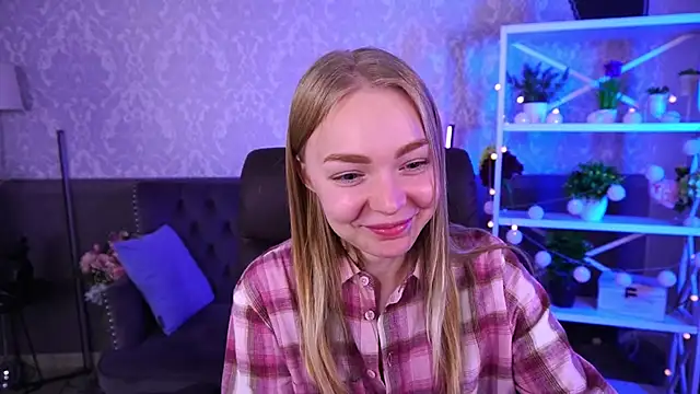 Snapshot of EmilySunshineS chatting on September 2025 02:11:01 PM EmilySunshineS online show from September 2025 02:11:01 PM