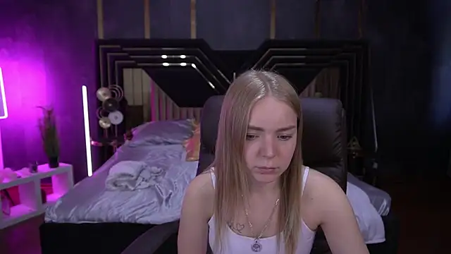 Snapshot of EmilySunshineS chatting on October 2025 01:44:01 PM EmilySunshineS online show from October 2025 01:44:01 PM