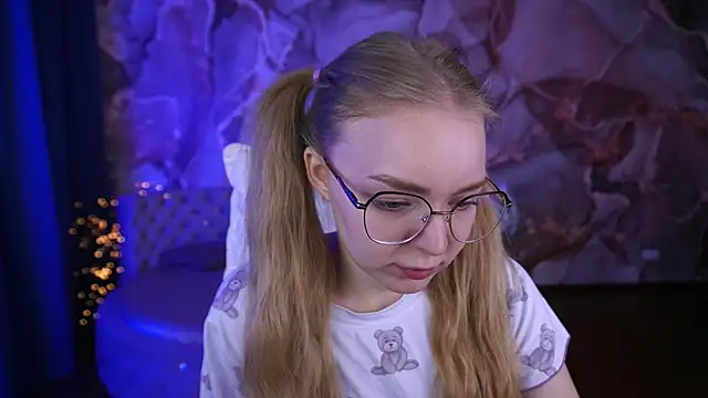 Snapshot of EmilySunshineS chatting on October 2025 06:58:02 AM EmilySunshineS online show from October 2025 06:58:02 AM