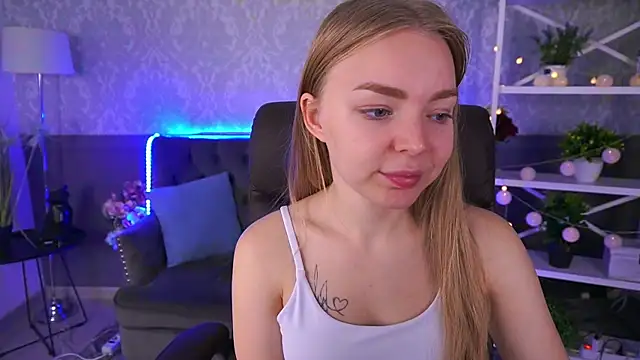 Snapshot of EmilySunshineS chatting on October 2025 06:46:01 AM EmilySunshineS online show from October 2025 06:46:01 AM