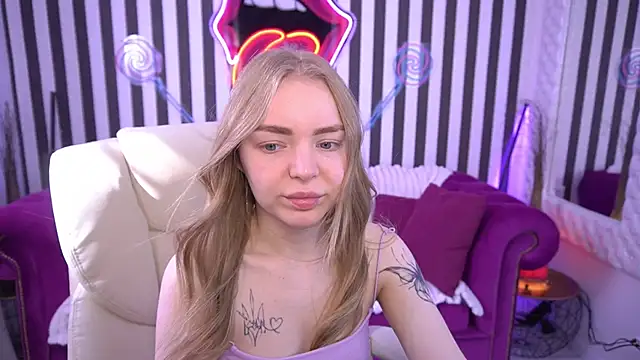 Snapshot of EmilySunshineS chatting on May 2026 05:57:02 AM EmilySunshineS online show from May 2026 05:57:02 AM