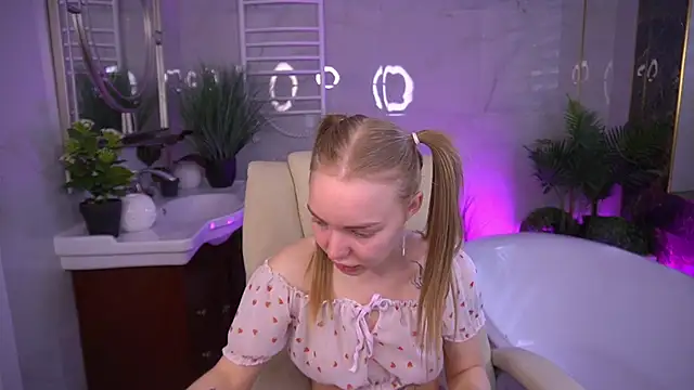 Snapshot of EmilySunshineS chatting on May 2026 06:53:02 AM EmilySunshineS online show from May 2026 06:53:02 AM