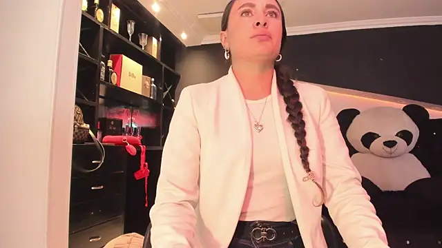 Coral Gibson online show from July 2026 02:24:02 PM