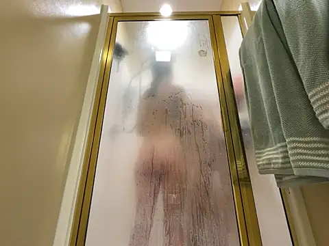 Snapshot of Maxinebabyyy chatting on December 2024 06:20:02 PM Maxinebabyyy online show from December 2024 06:20:02 PM