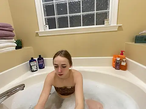 Snapshot of Maxinebabyyy chatting on February 2025 12:59:01 AM Maxinebabyyy online show from February 2025 12:59:01 AM