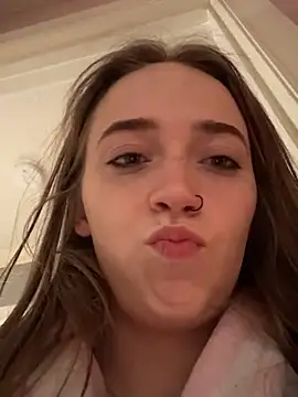 Snapshot of Maxinebabyyy chatting on March 2025 03:16:02 PM Maxinebabyyy online show from March 2025 03:16:02 PM