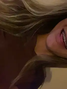 Carolinen online show from April 2026 04:21:01 AM