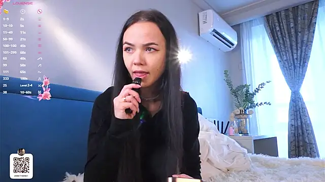 SynneFrary online show from October 2025 06:02:02 AM