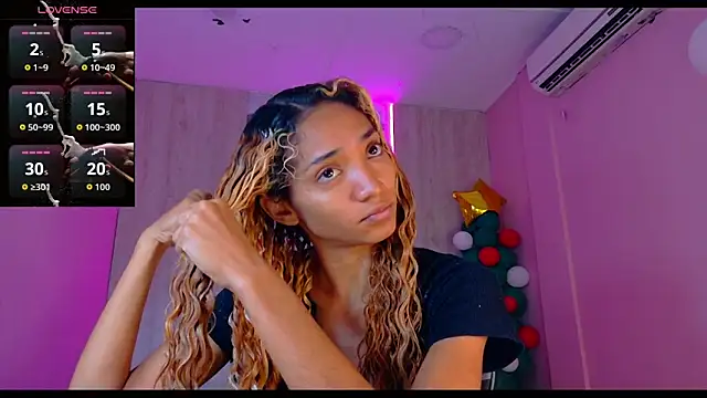 Snapshot of Charlotte_Love10 chatting on December 2025 11:39:02 AM Charlotte Love10 online show from December 2025 11:39:02 AM