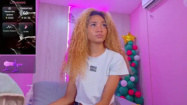 Snapshot of Charlotte_Love10 chatting on December 2025 12:12:02 PM Charlotte Love10 online show from December 2025 12:12:02 PM