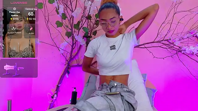 Snapshot of Charlotte_Love10 chatting on March 2026 11:35:01 AM Charlotte Love10 online show from March 2026 11:35:01 AM