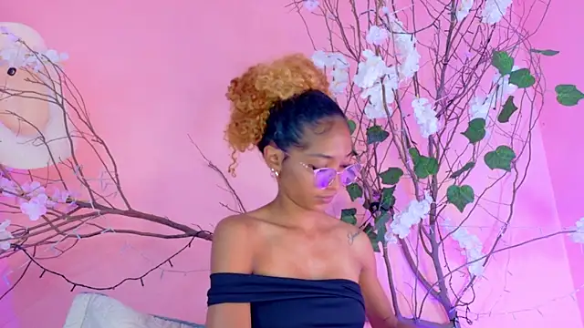 Snapshot of Charlotte_Love10 chatting on April 2026 11:40:01 AM Charlotte Love10 online show from April 2026 11:40:01 AM