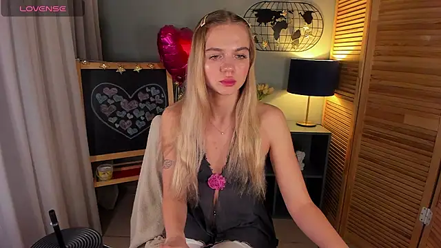 Snapshot of Aria69Stars chatting on March 2025 12:22:02 PM Aria69Stars online show from March 2025 12:22:02 PM