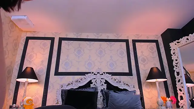 Snapshot of ImSophiie chatting on January 2025 09:08:02 PM ImSophiie online show from January 2025 09:08:02 PM