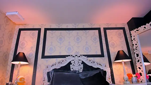 Snapshot of ImSophiie chatting on February 2025 09:58:02 PM ImSophiie online show from February 2025 09:58:02 PM