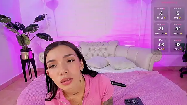 Snapshot of Mollymoon1 chatting on December 2024 07:00:02 PM Mollymoon1 online show from December 2024 07:00:02 PM