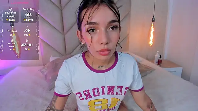 Snapshot of Mollymoon1 chatting on January 2025 07:39:01 PM Mollymoon1 online show from January 2025 07:39:01 PM