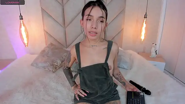 Snapshot of Mollymoon1 chatting on January 2025 09:16:01 PM Mollymoon1 online show from January 2025 09:16:01 PM