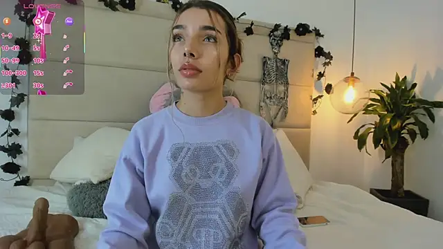 Snapshot of Mollymoon1 chatting on October 2025 07:38:02 PM Mollymoon1 online show from October 2025 07:38:02 PM