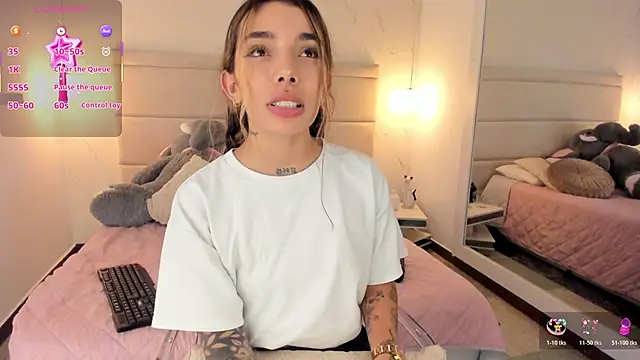 Mollymoon1 online show from November 2025 08:51:01 PM