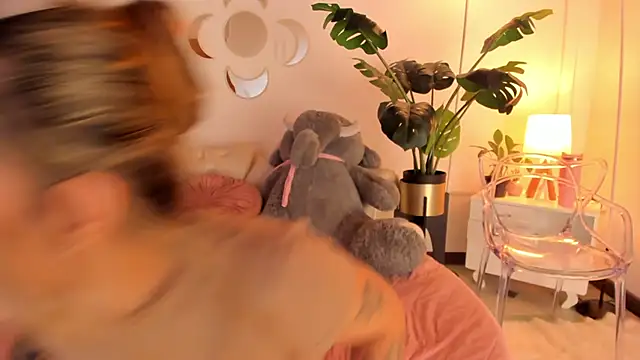 Mollymoon1 online show from February 2026 07:54:02 PM