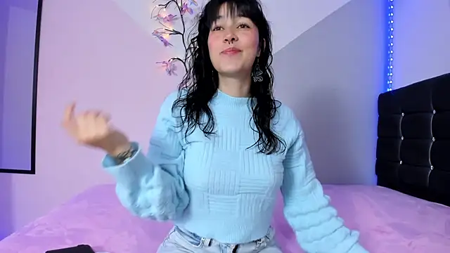 Camcrush   online show from September 2025 12:50:02 PM