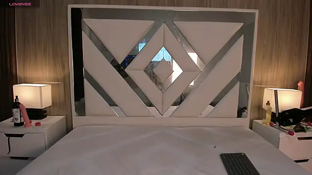 ValentinaThomas online show from September 2025 07:37:01 PM