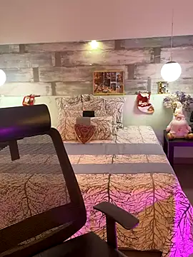 Alisha-Bond online show from December 2024 11:18:02 PM