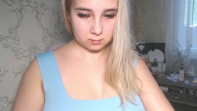 Snapshot of DolphinDreams chatting on February 2026 11:09:02 AM DolphinDreams online show from February 2026 11:09:02 AM