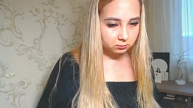 Snapshot of DolphinDreams chatting on April 2026 07:24:02 AM DolphinDreams online show from April 2026 07:24:02 AM