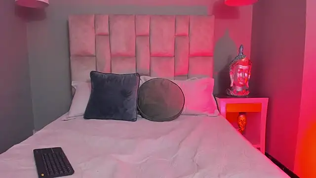 Lucy Williiams online show from February 2026 07:36:02 PM