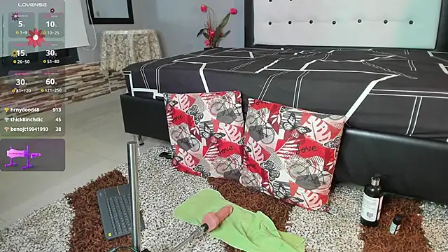 valeria hurtado online show from December 2024 05:04:02 AM