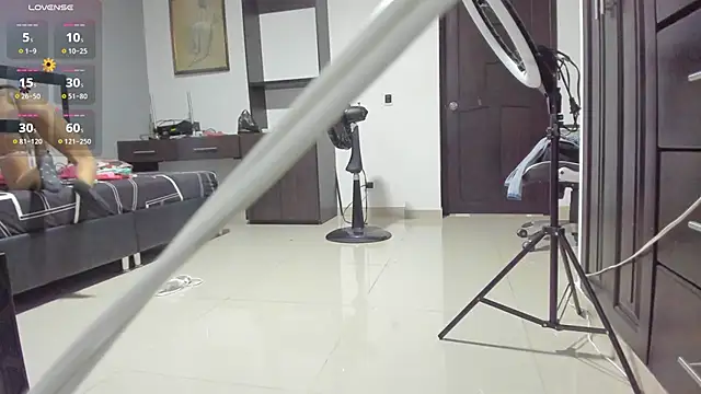 valeria hurtado online show from February 2025 02:01:01 AM