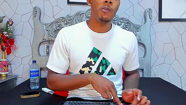 Snapshot of jackmacson chatting on December 2024 10:23:01 PM jackmacson online show from December 2024 10:23:01 PM